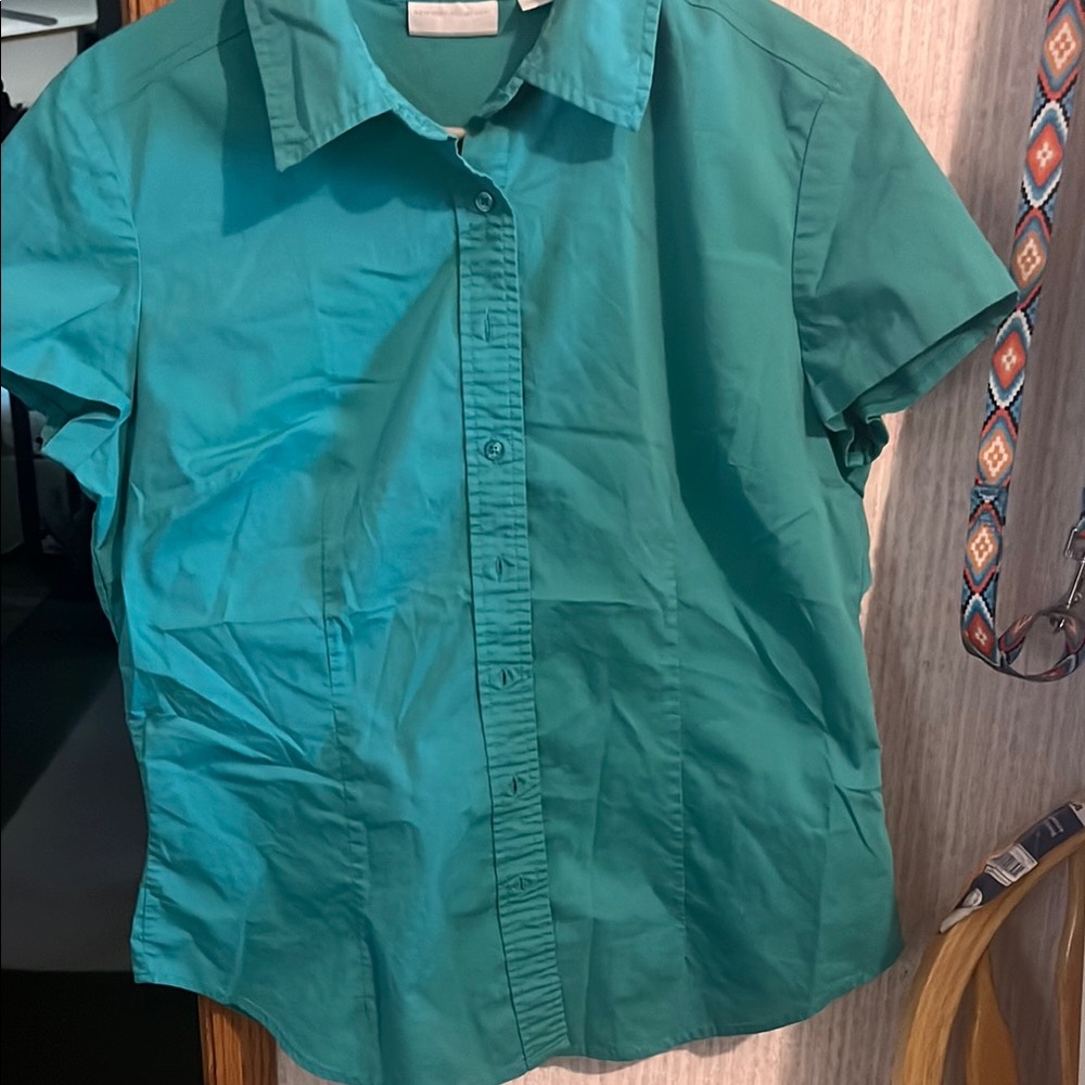 Teal Button-Up Short Sleeve Shirt